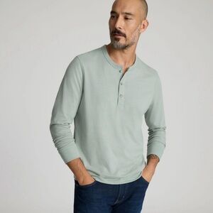 UNTUCKit Men's Slate Grey Long Sleeve Ultrasoft Henley Shirt